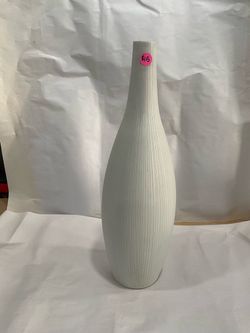 Beautiful Vase, 19” tall, like new