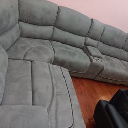 *Spectacular Deal!!!*---Stunning Alejandra Gray Fabric Reclining Sectional Sofa---Delivery And Financing Available🤭