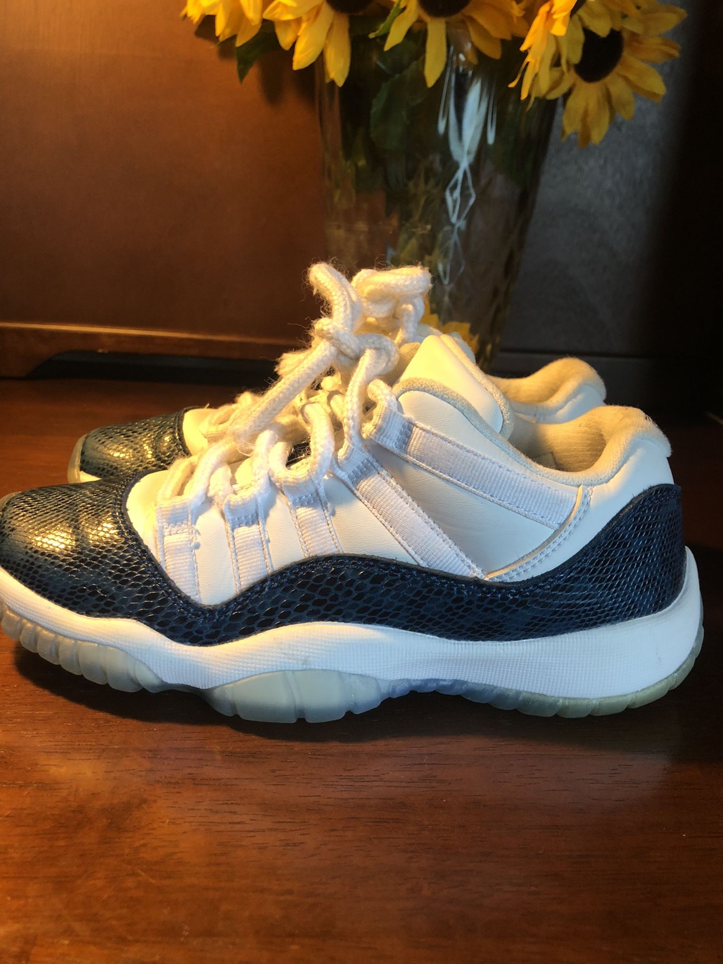 Air Jordan 11 “Navy Snakeskin” low Size 4.5y