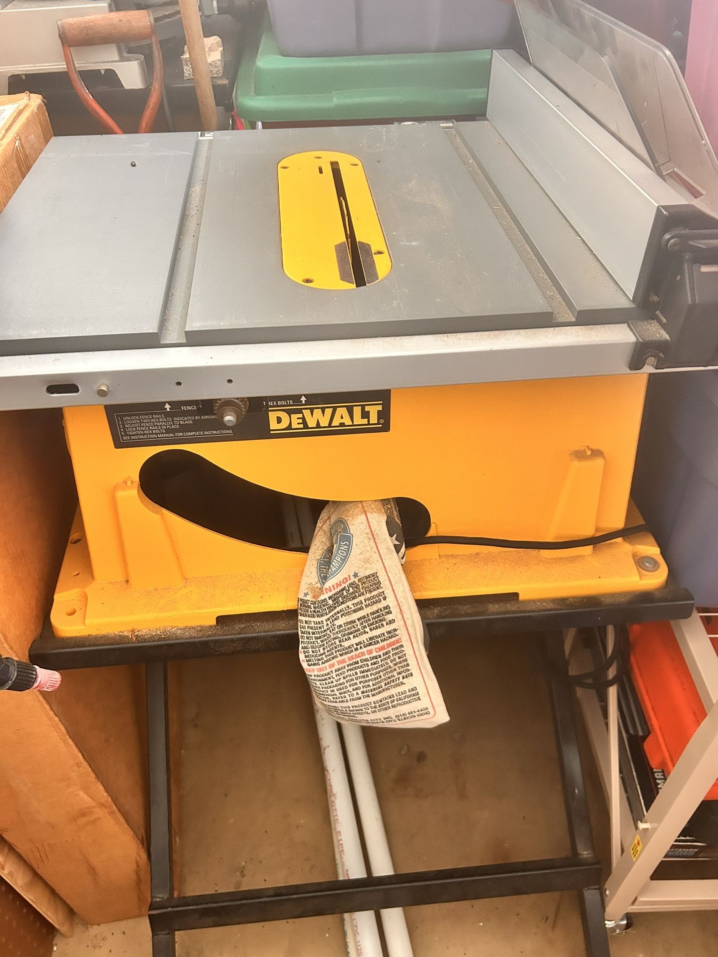 DeWalt tablesaw and Dewalt saw Radio arm with extra blades, barely used