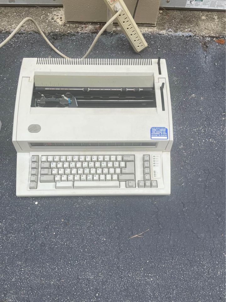 IBM / LexMark Wheelwriter 1000 Electric Typewriter 6781-024
