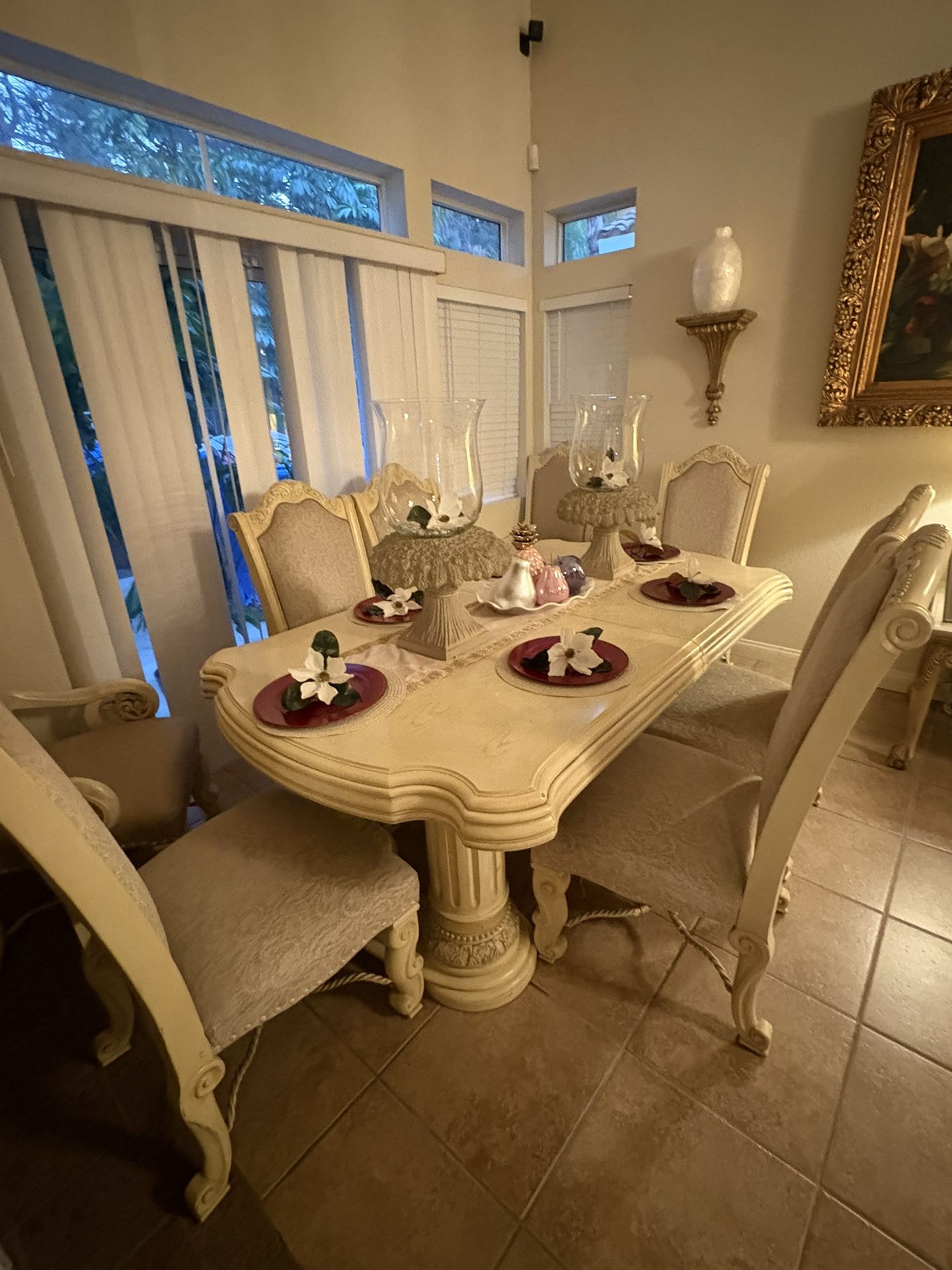 Fancy Dining Table 