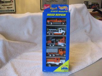 Hot Wheels Road Repair 5 Vehicle Gift Pack 1:64 Scale 1996~New