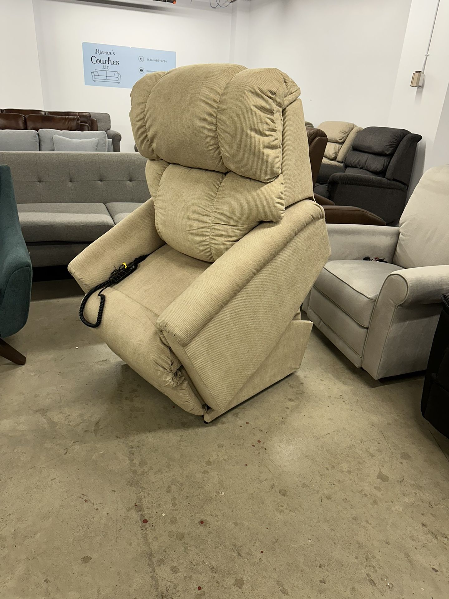 New La-Z-Boy Lift Chair - Delivery And Financing Available 