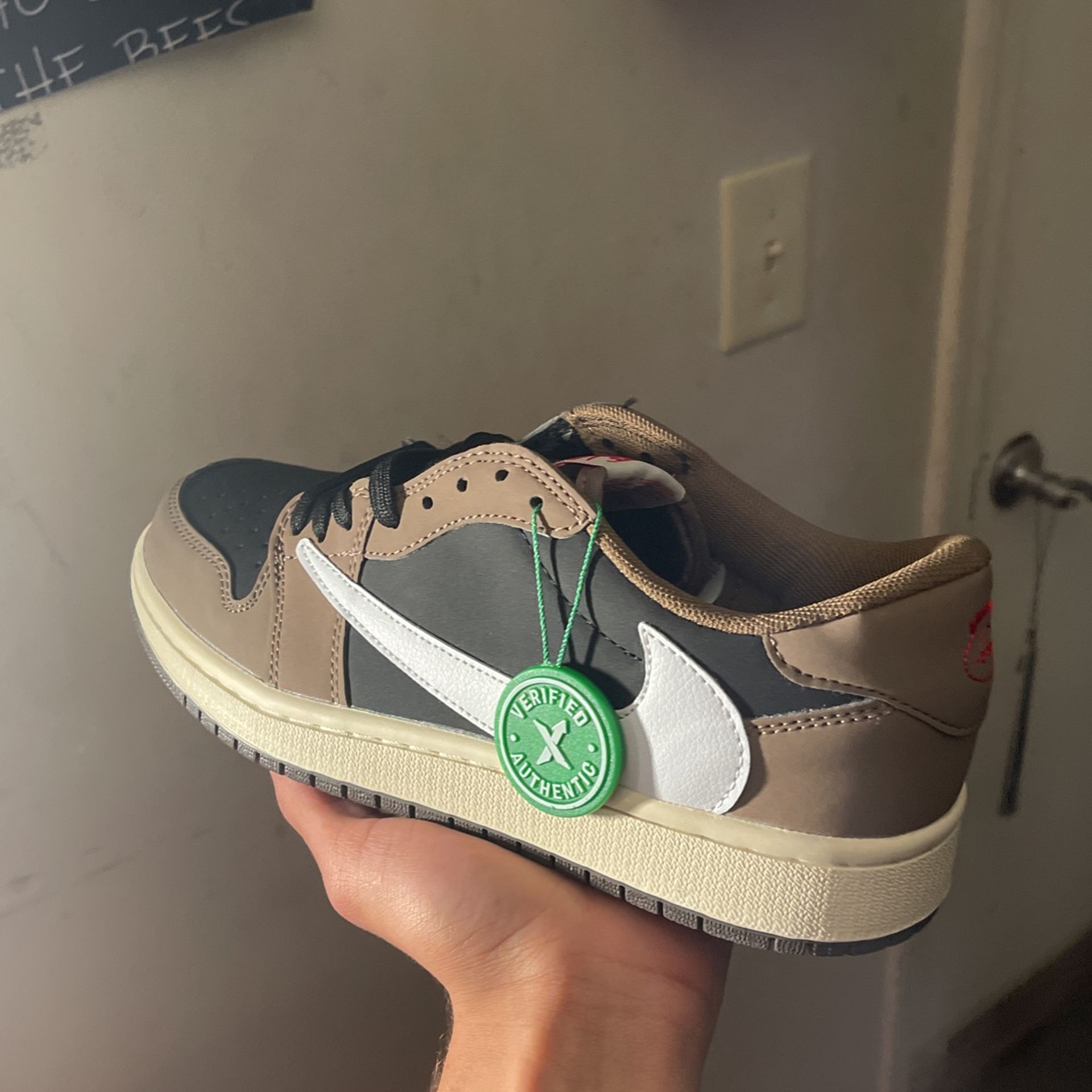 Travis Scott 1’s Mocha low