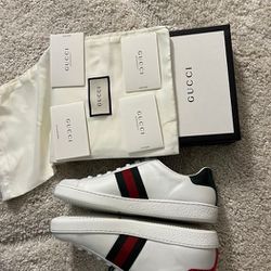 Gucci Ace Embroidered Hearts (Women's)