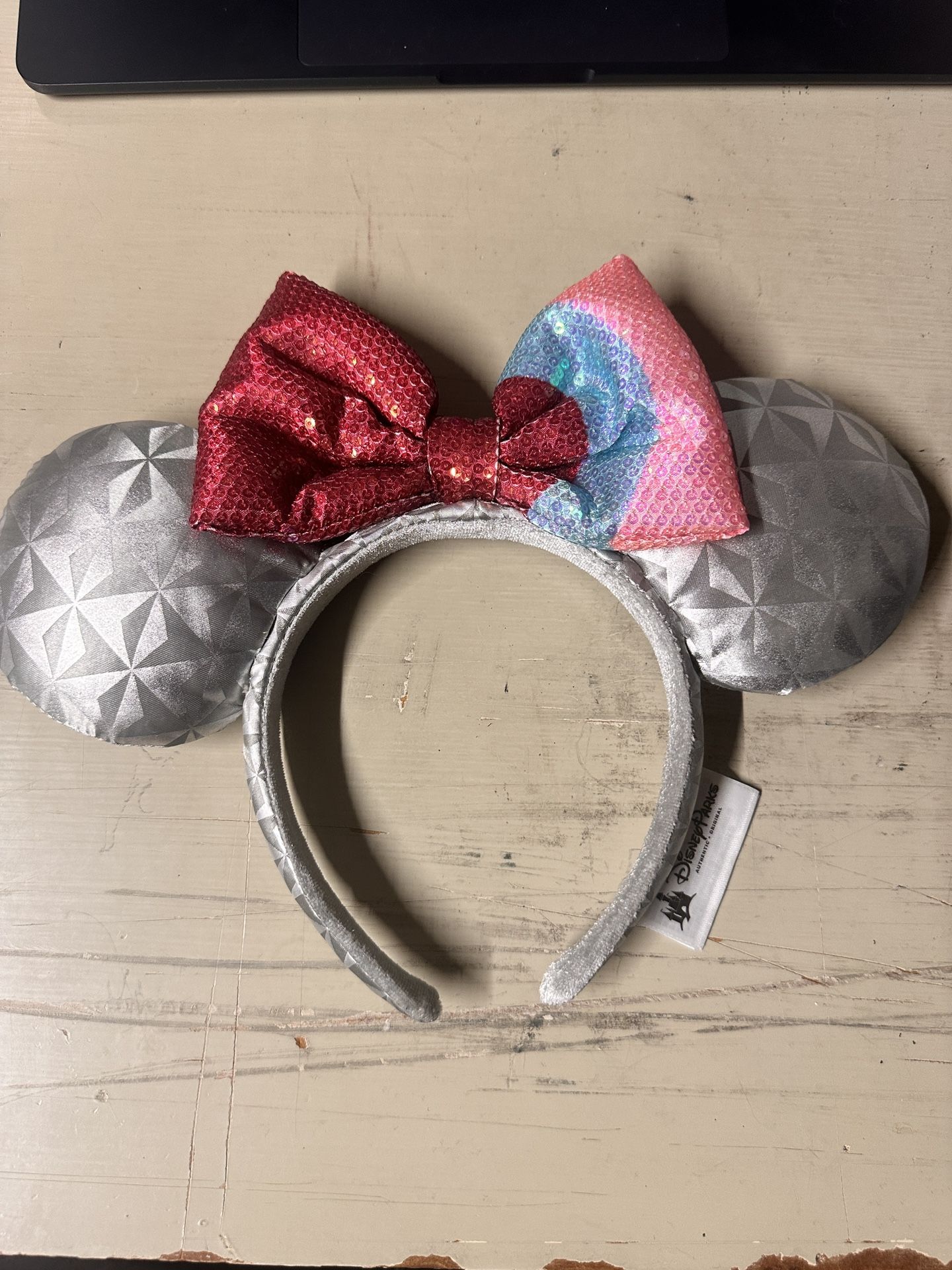 Disney Parks Epcot Spaceship Earth Bubblegum Wall Minnie Mouse Ears