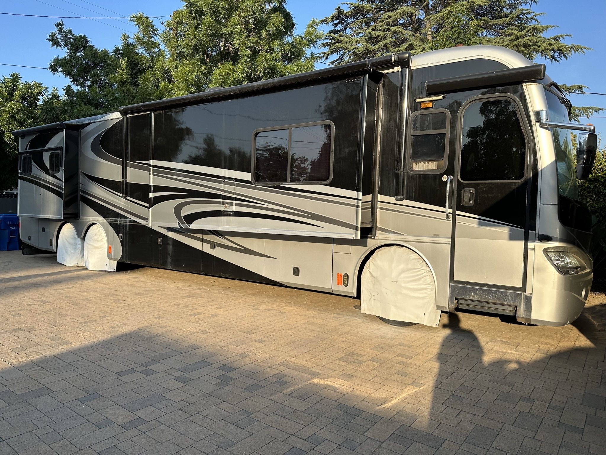 2008 Fleetwood Revolution LE