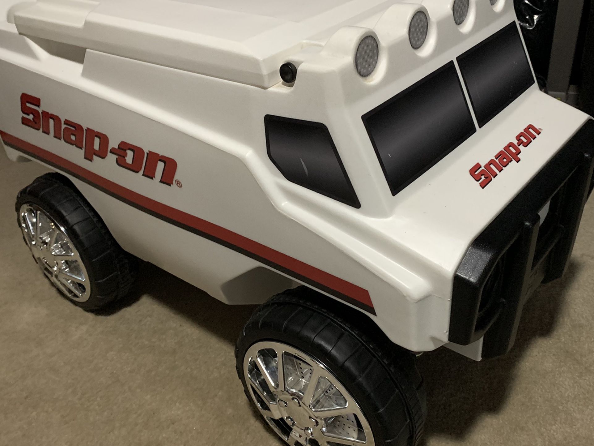 Snap-On Remote Control Motorized Cooler