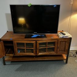 32 inch flatscreen LCD TV