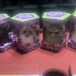 Set A Four 1998 Original Furby’s Two And Sealed Boxes Brand New And Two Of The Boxes Were Opened But Very Good Condition