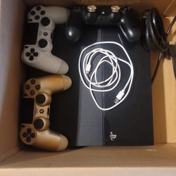 Ps4 With 3 Controllers