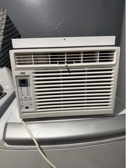 Window ac unit arctic king 5000 Btu /aire acondicionado de venta de 5000 Btu en buenas condiciones