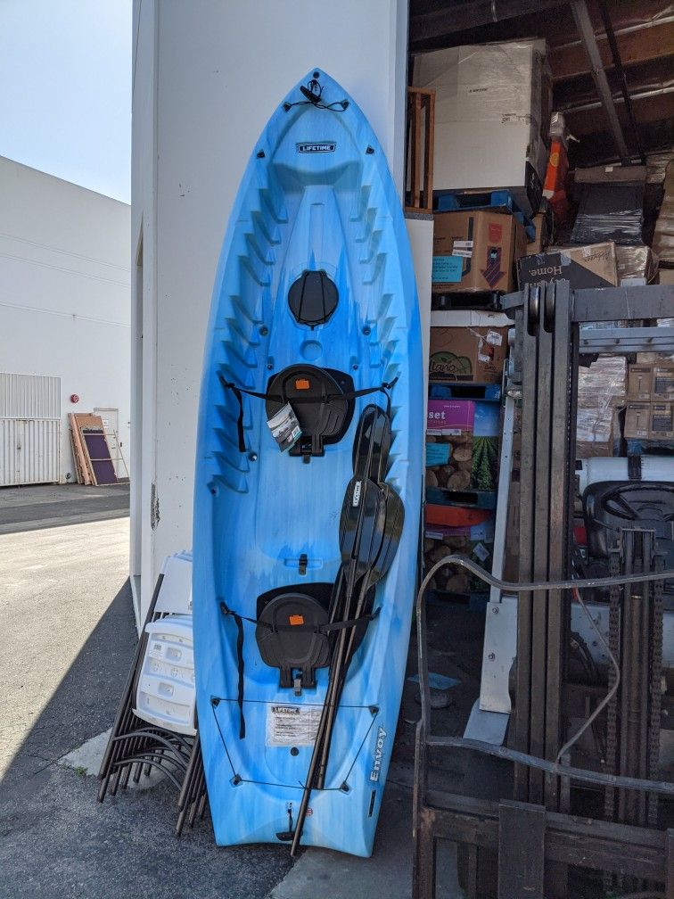 Lifetime Envoy 106 Tandem Kayak (Paddles Included) for Sale in Garden