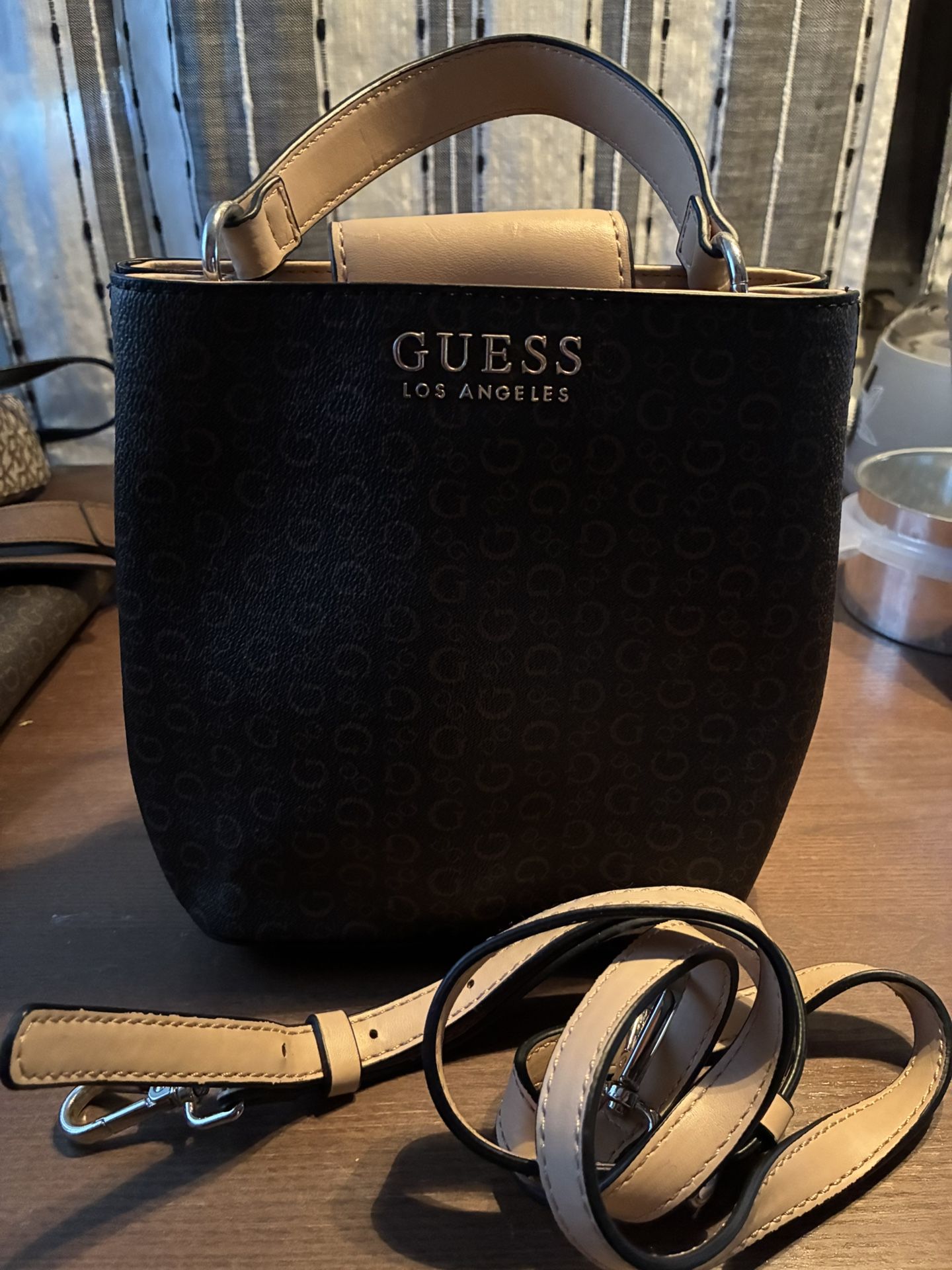  GUESS/ DNKY CROSSBODY PURSES
