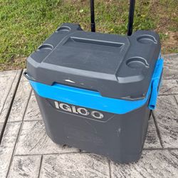 Igloo Maxcold 62-Quart Rolling Cooler