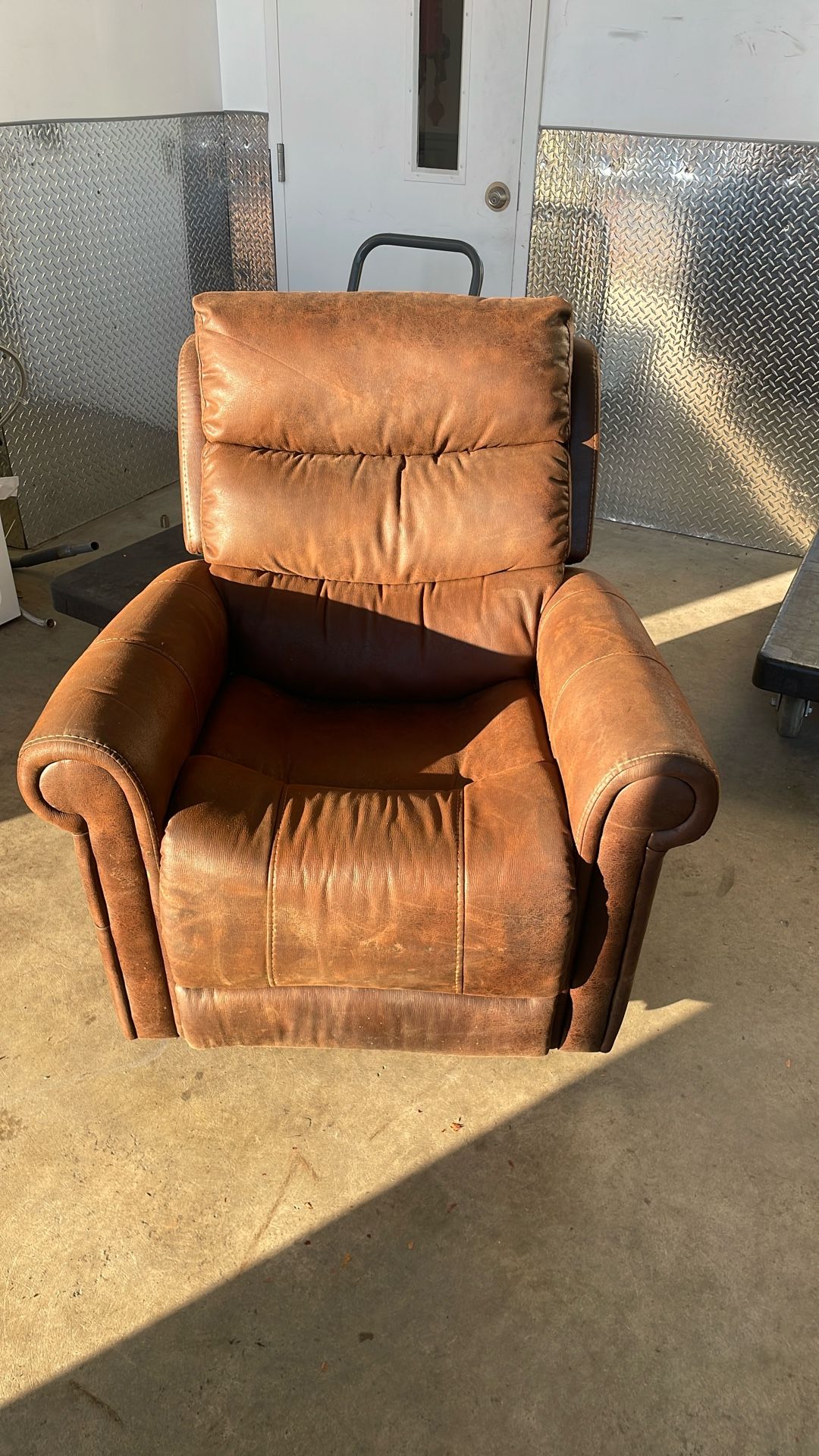 DEAL!!!   Lazyboy Recliner - Power