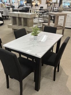 Dinnig Room Set- 4 chair.  Super Offer 🤩