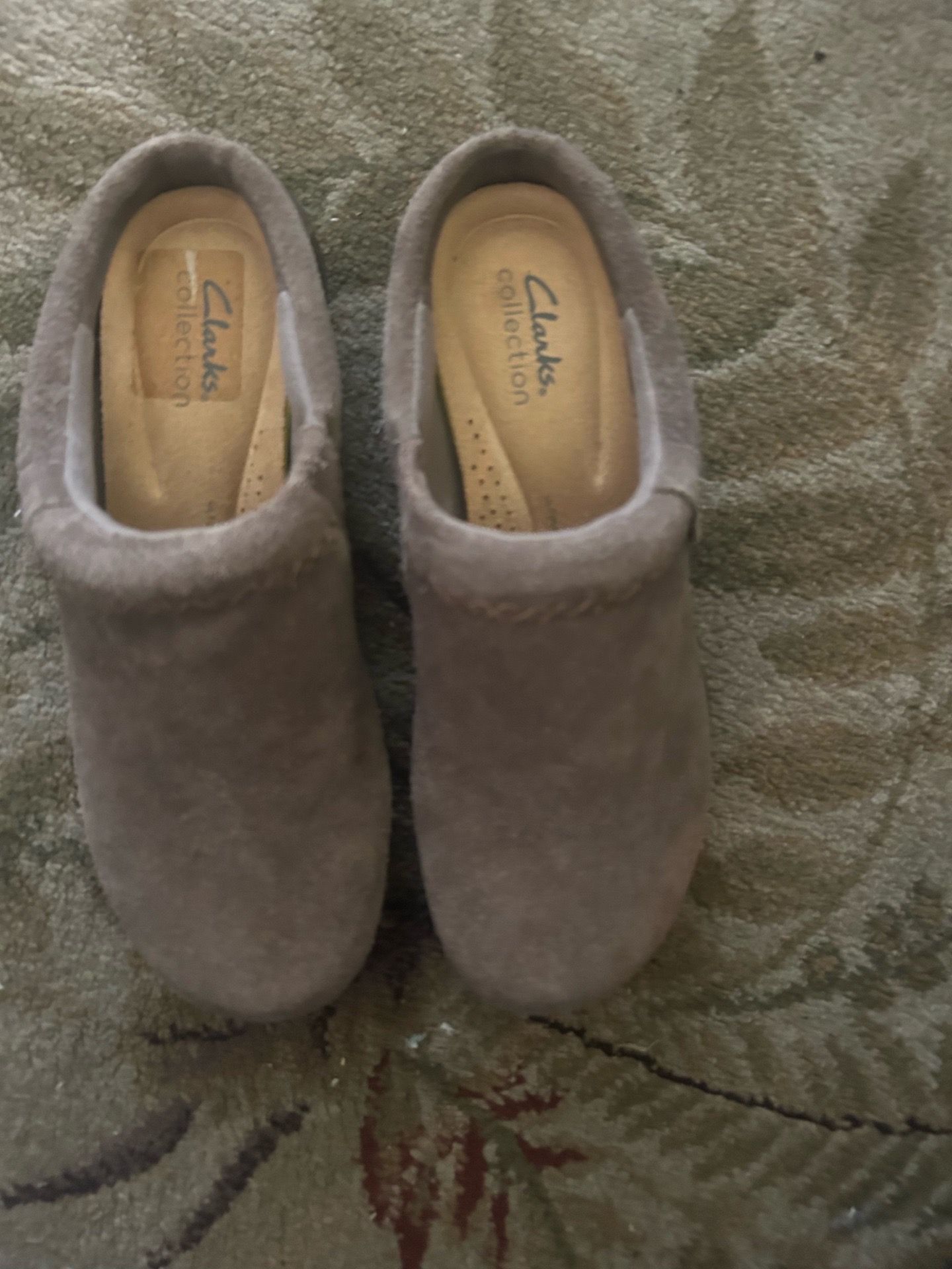 Clark’s women’s size 7.5 slip on shoes