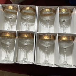 Champagne Glasses Wine Glasses: Gold Rimmed. 