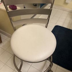 Bathroom vanity chair/w wheels