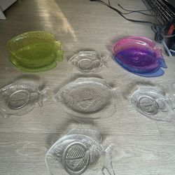 5 Glass Fish Dish Set + 4 Plastic Colorful Fish Plates 