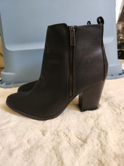 Women's black boots size 9