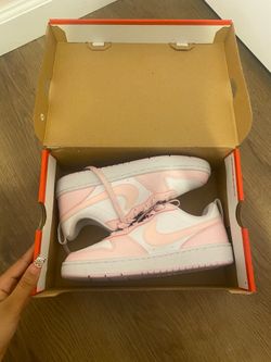 pink nikes