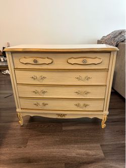 Vintage Dresser (3 drawers)