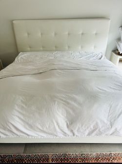 KING SIZE WHITE CALLAGARIS BED 