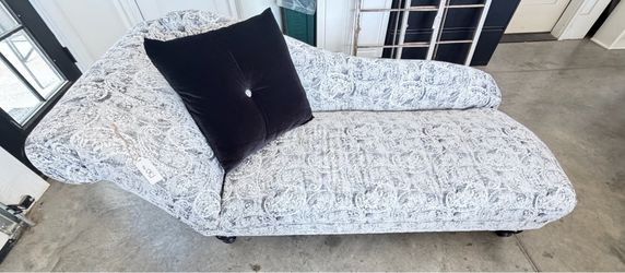 Fainting couch