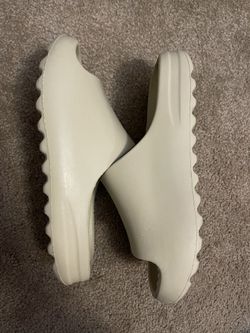 Women’s Slide 