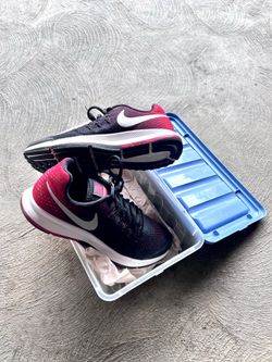 Nikes Size:6 $15