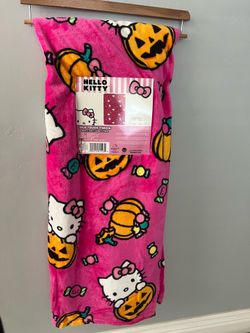 Hello kitty Halloween pumpkin blanket $28- firm.