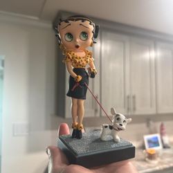 BETTY BOOP! Betty boop “out for a stroll” collectable figurine!!! in leopard !🐆   great condition . #bettyboop #collectibles