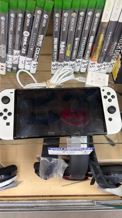 Nintendo switch comes w 3 games/case