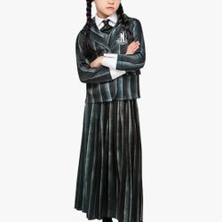 New, Size Kids Small
3 pieces included: skirt, Shirt, jacket 
Wednesday TV Series: Wednesday Addams Nevermore School Uniform Costume for Kids