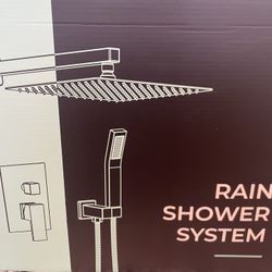 NEW Shower Head In Packaging (2) NEED GONE