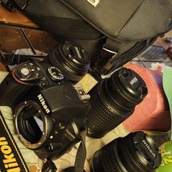 Nicon D3300 Great Camara And All Acesories 250