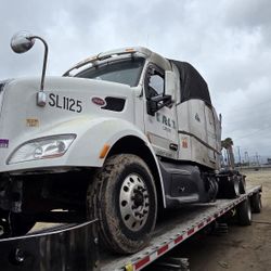 2017 Peterbilt 579 *FOR PARTS*