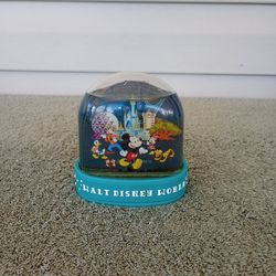 Disney Mickey & Friends Snow Globe 2019 Disney Parks