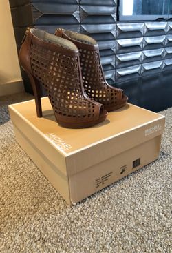 Michael Kors Graham Bootie 7M