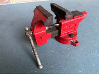 Bench vise (4”)