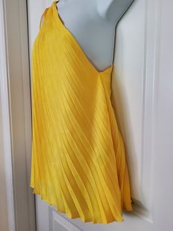 New Banana Republic Voltage Yellow Radiant Pleated One Shoulder Blouse Top Small for Sale in El Monte, CA - OfferUp New Banana Republic Voltage Yellow Radiant Pleated One Shoulder Blouse Top Small for Sale in El Monte, CA - OfferUp