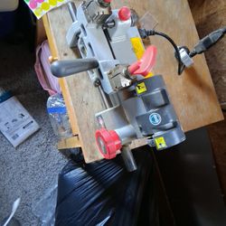 Key Cutter And Duplicator 