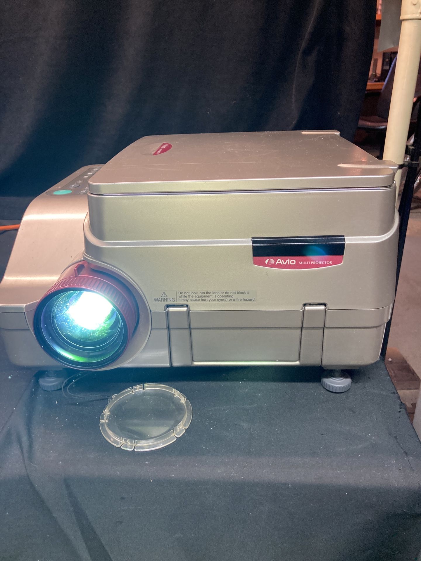 AVIO MP-700E Projector