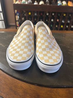 New Vans men’s size 7/women’s size 8.5