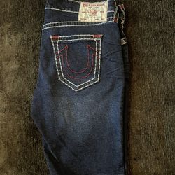 TRUE RELIGION SHORTS SIZE 38