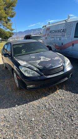 Lexus ES300 Black Sedan