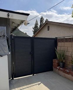 Modern horizontal gate